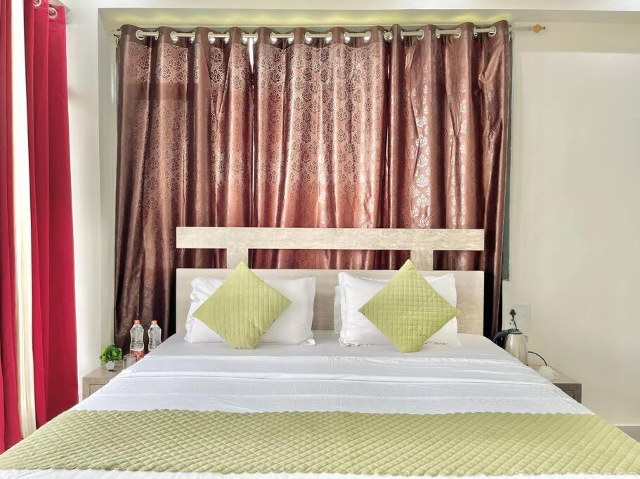 Appartamento Host Jatin Kasauli Crest 7O1827O7O3 Esterno foto